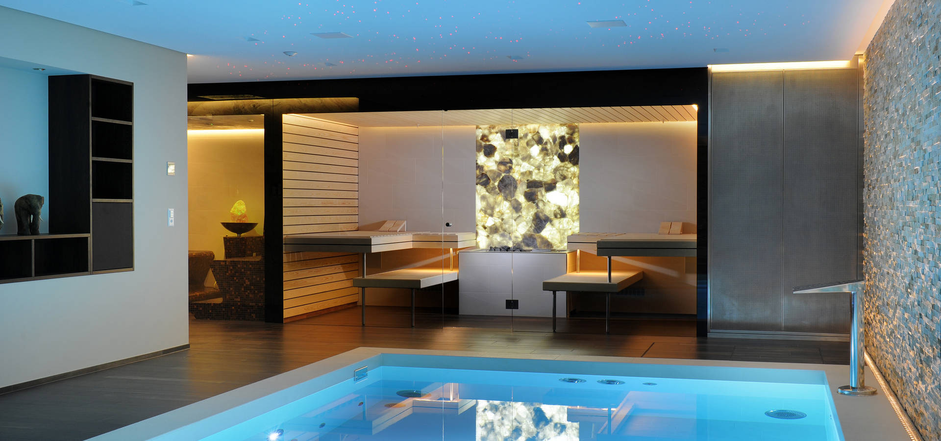 Sauna nach Mass von Küng Sauna& Spa AG | homify Sauna nach Mass von Küng Sauna& Spa AG | homify