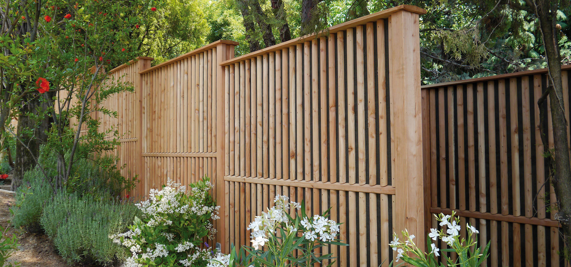 Braun &amp; Würfele – Holz im Garten