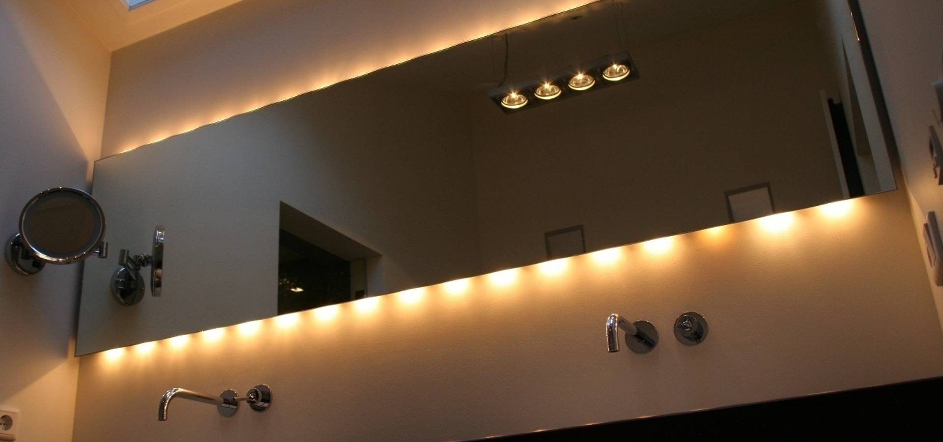 De badkamer en de essentie van verlichting von Bad & Design | homify De badkamer en de essentie van verlichting von Bad & Design | homify