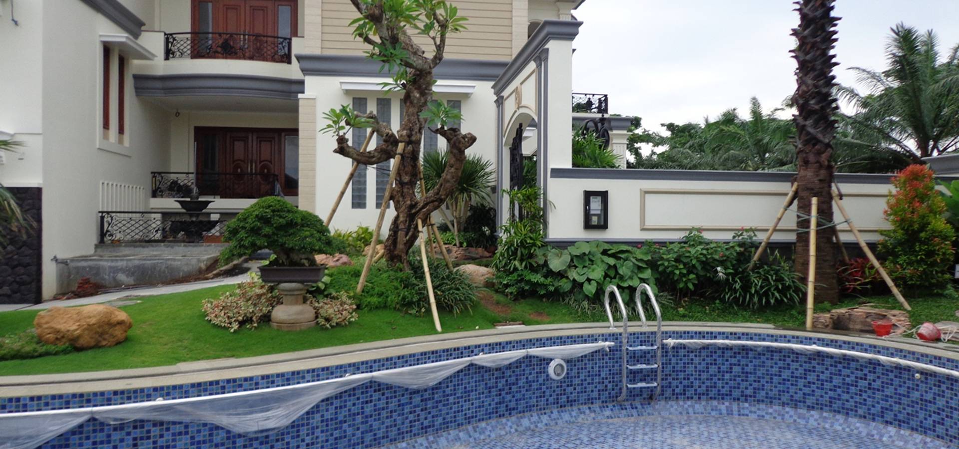 tukang interior jasa surabaya Jasa de  Taman  jasataman.co.id SURABAYA TUKANG TAMAN  homify
