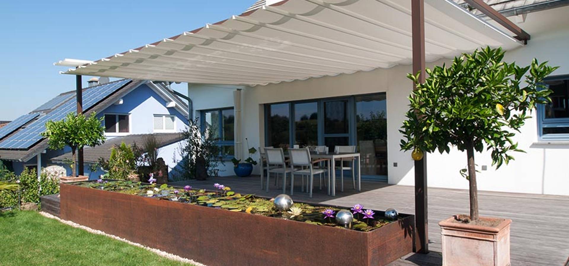 Velusol Das Wettersegel Sonnenschutz Regenschutz Massgefertigte Uberdachung Einer Gartenterrasse Homify