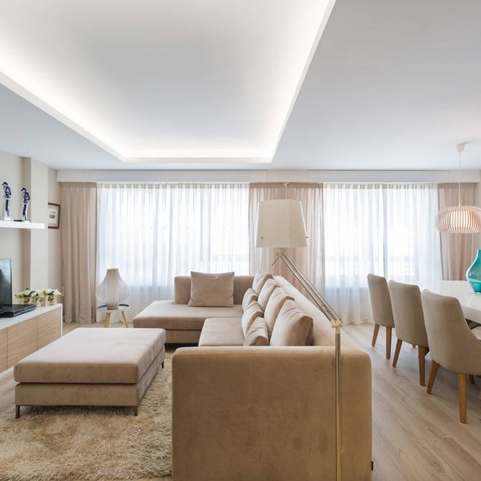 Reforma vivienda estilo nórdico en A Coruña: Salones de estilo escandinavo de GESTION INTEGRAL DE PROYECTOS DEL NOROESTE S.L.