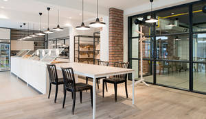 Pühringer GmbH Co KG, Möbellinieが手掛けたEin Geschirrmöbel - formal