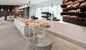 Pühringer GmbH Co KG, Möbellinieが手掛けたEin Geschirrmöbel - formal