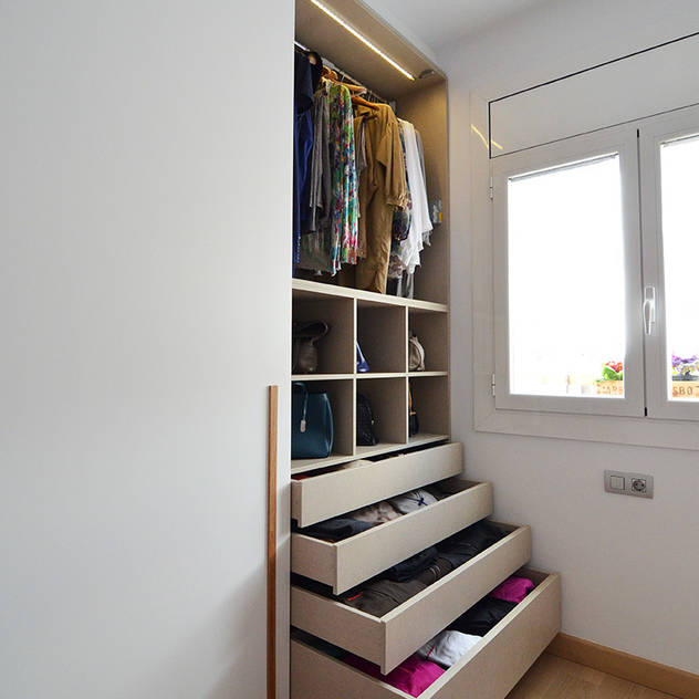 Closets modernos por Trestrastos