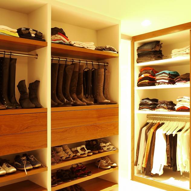 Closets modernos por Leonardus interieurarchitect