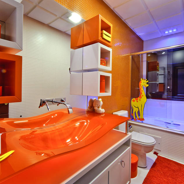 Baños de estilo moderno de arquiteta aclaene de mello