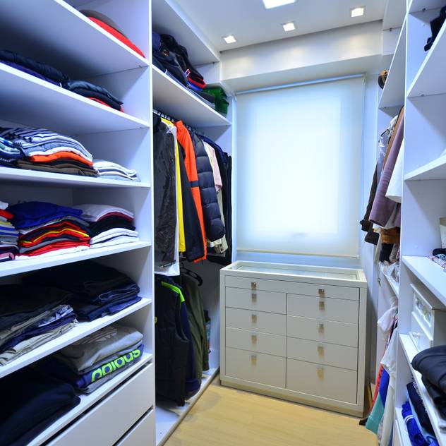 Closets modernos por Juliana Baumhardt Arquitetura