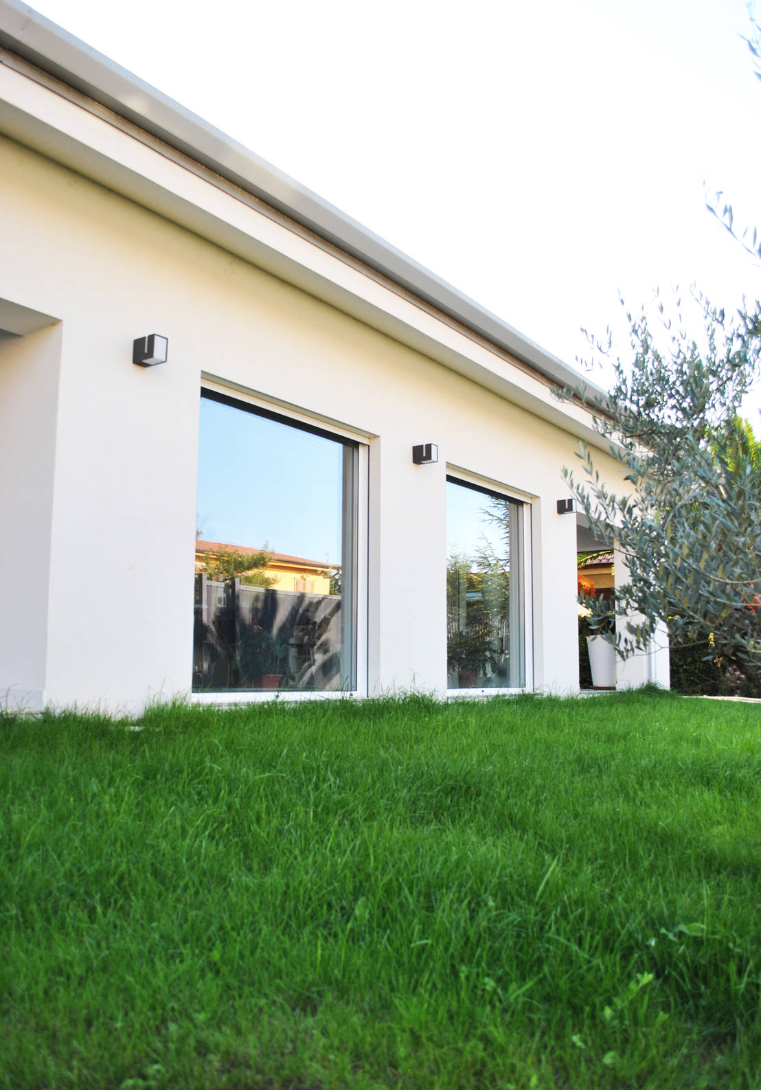 Minimal e luce: un'area living da fare invidia