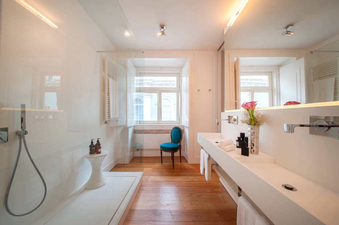 6 trucchi per arredare un bagno stretto e lungo