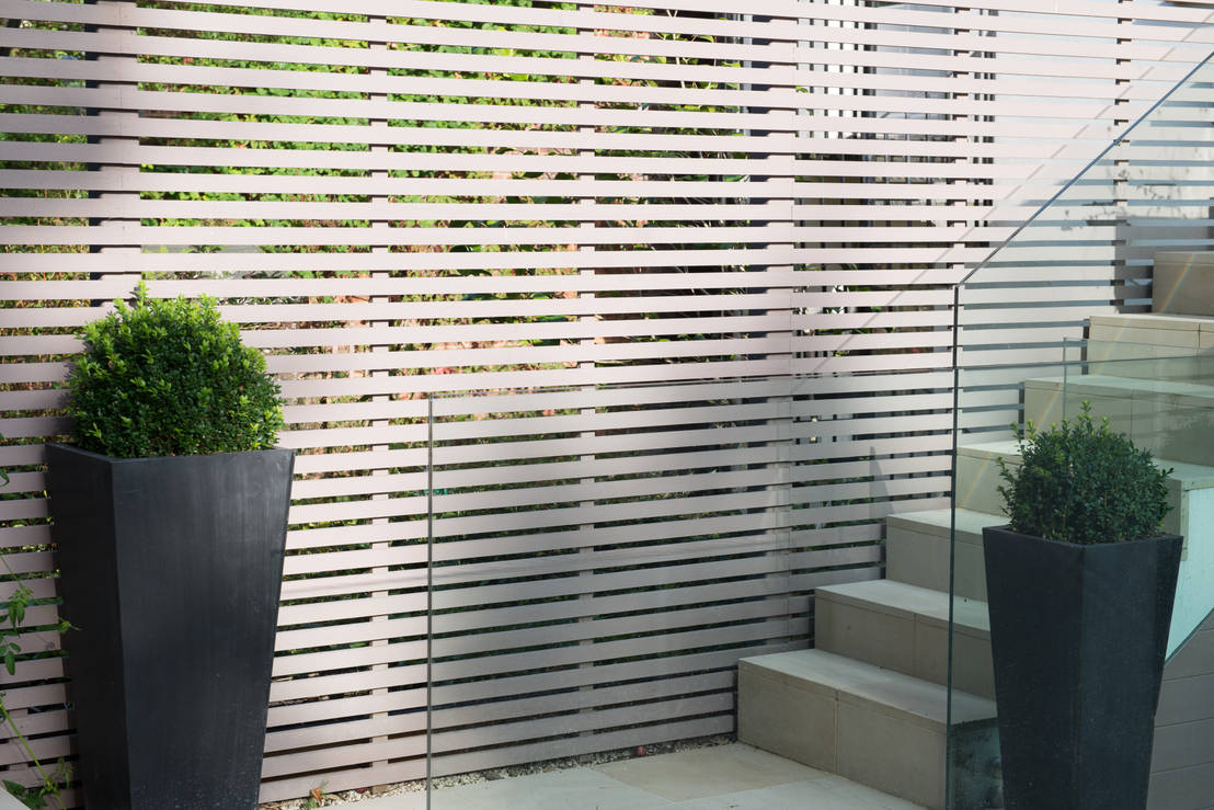 Fence designs for small homes and gardens