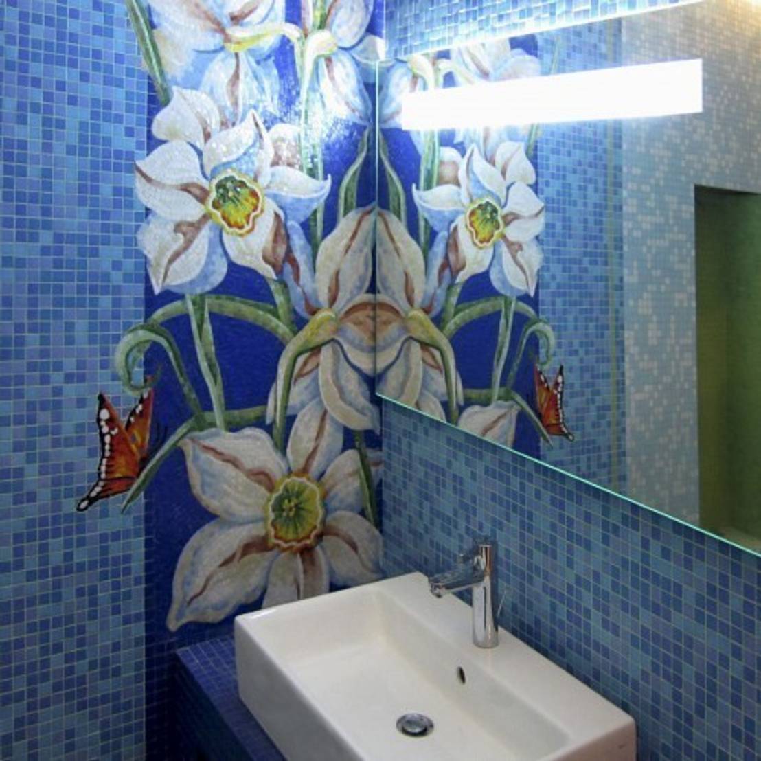 Дизайн ванны с панно цветы