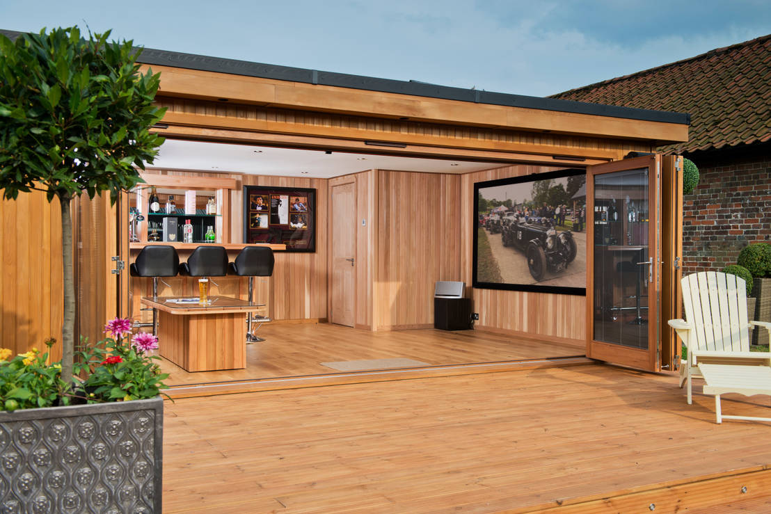 Bespoke garden cinema room with a bar by Crown Pavilions ...