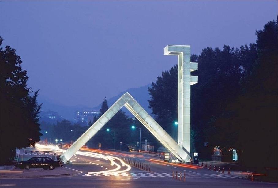 Eon SLD 의 서울대학교 정문_2006 | homify
