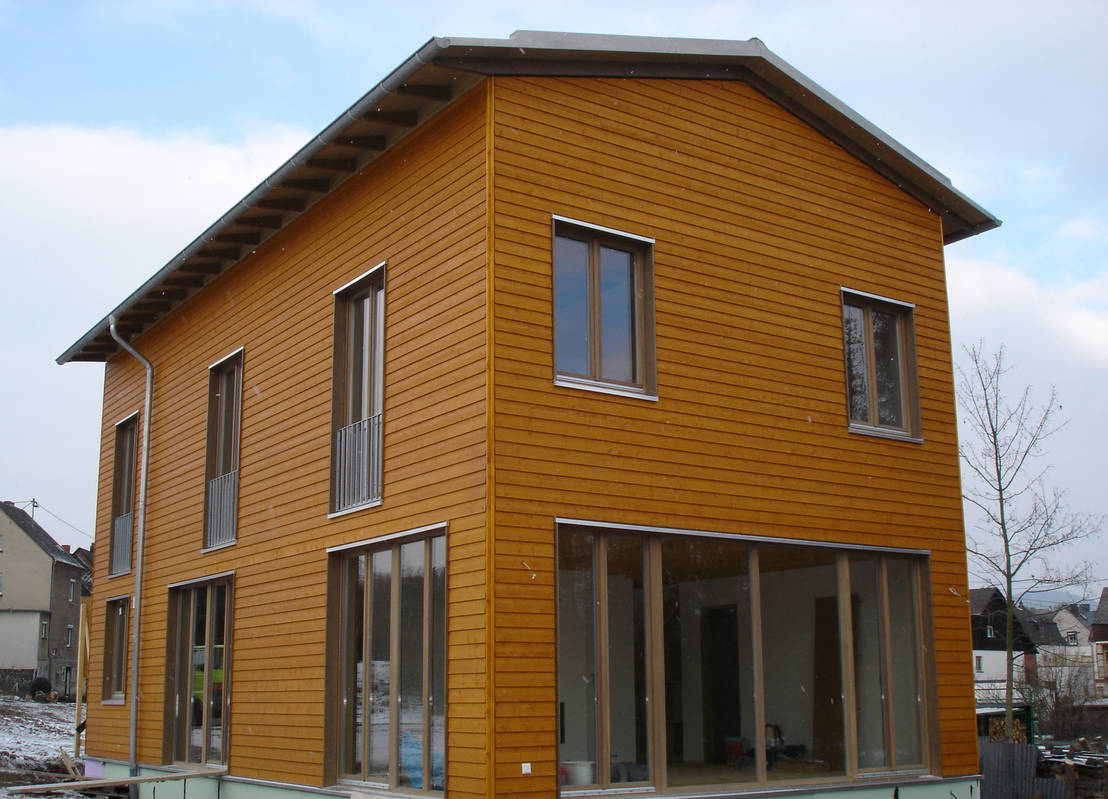 Modern und naturnah: Haus aus Holz Einfamilienhaus in der ...