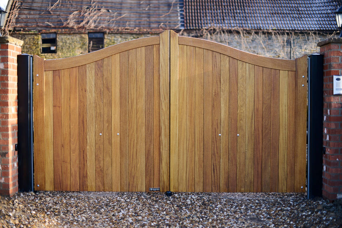 Curved Top Wooden/Timber Gate homify
