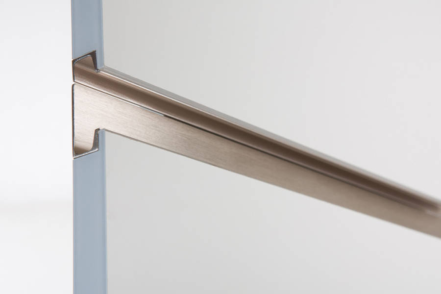 Dua, el tirador que se integra en los muebles baño / Dua, the integrated  bathroom handle - Viefe handles