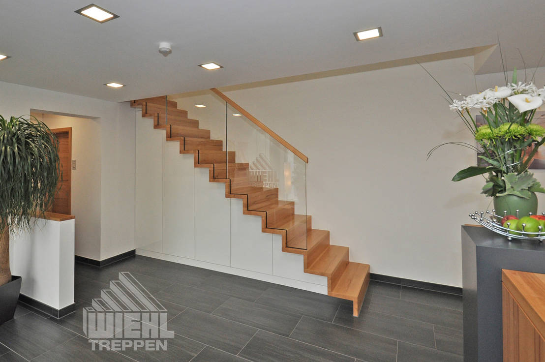 Treppe Im Faltwerkeffekt Mit Ganzglasgelander Homify