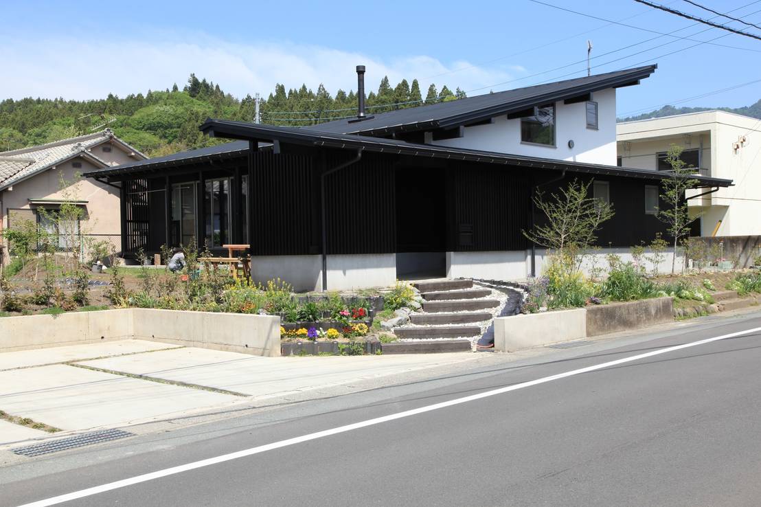 薪ストーブの家 群馬県 中之条町 Homify 薪ストーブの家 群馬県 中之条町 Homify
