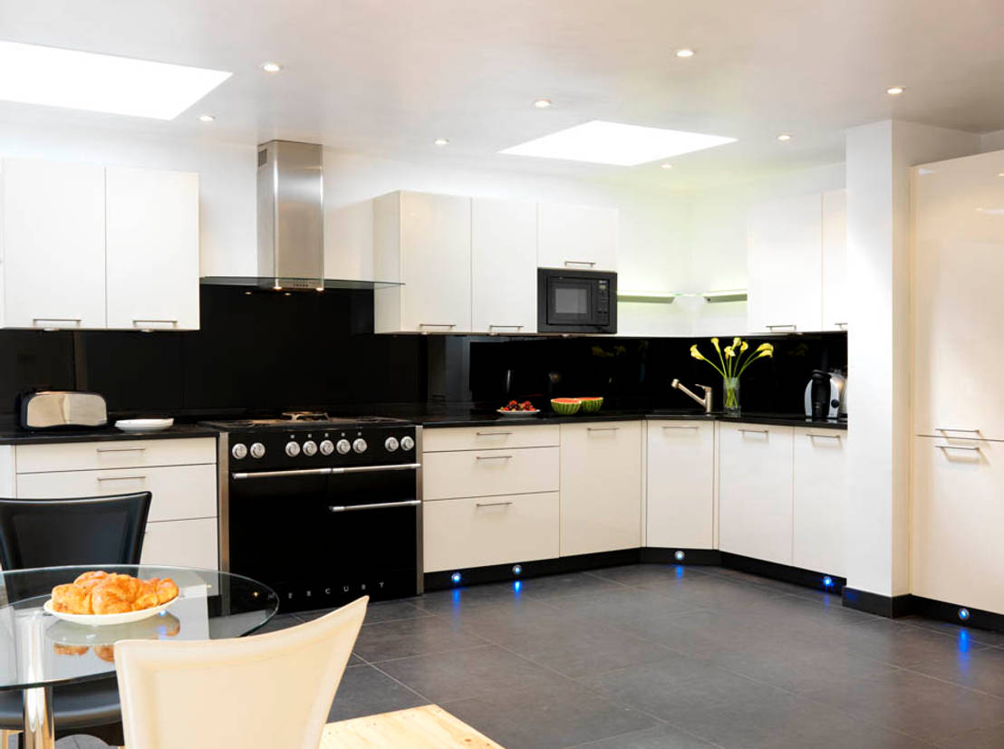 Cream and black kitchen | homify