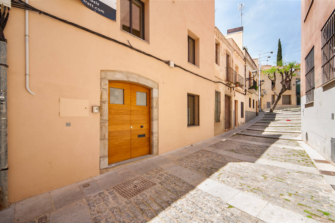 Una casa moderna con una mansarda tutta da scoprire