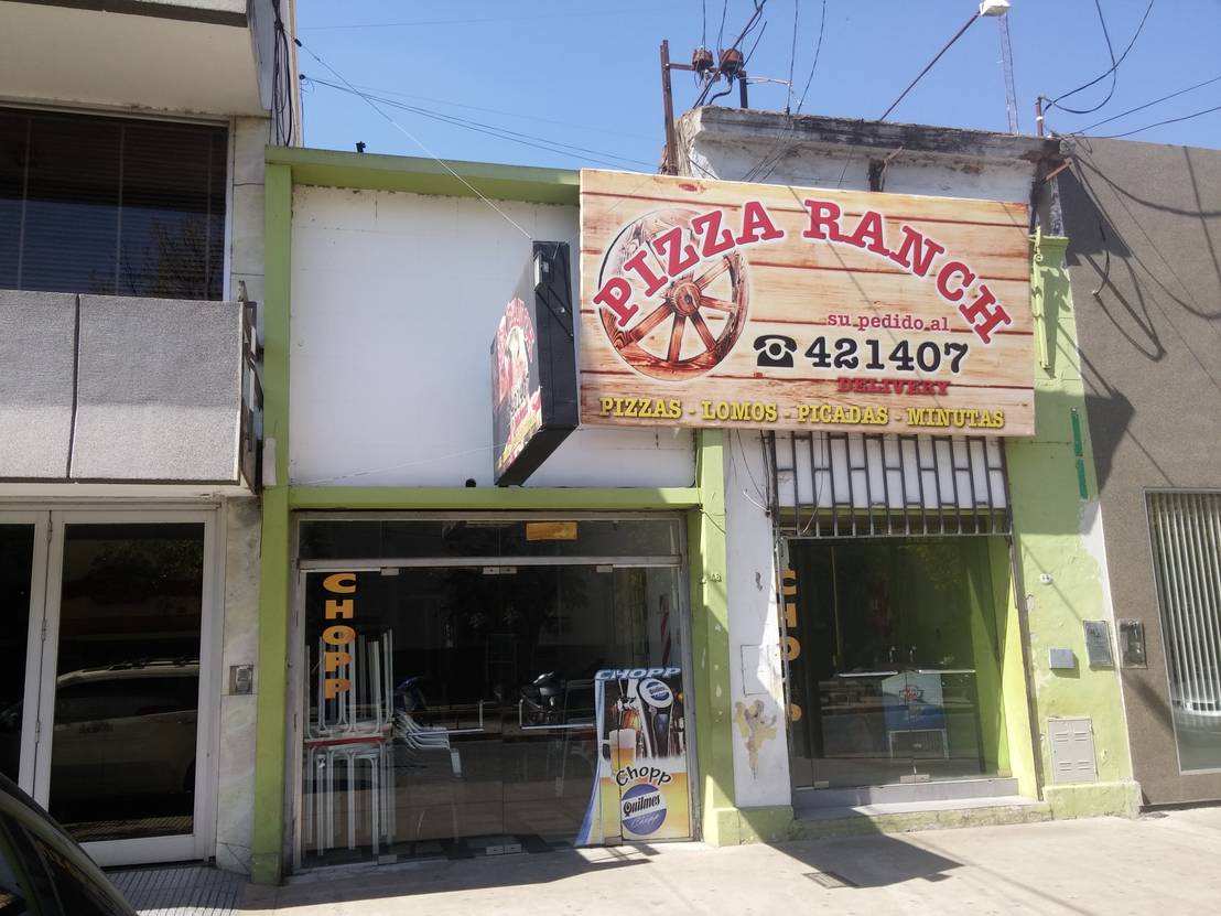 Fachada Local Pizzeria de T.F | ARQuitectura y DIseño | homify