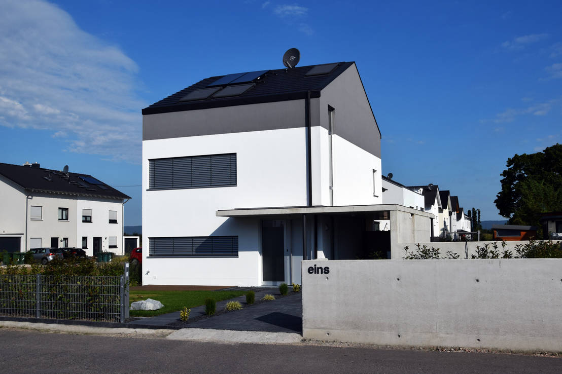 Außergewöhnliches Haus in Grau und Weiß