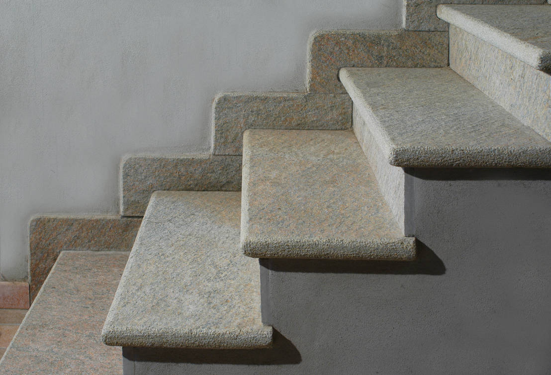 Scala realizzata in pietra di luserna dore' piano fiammato di arte ...