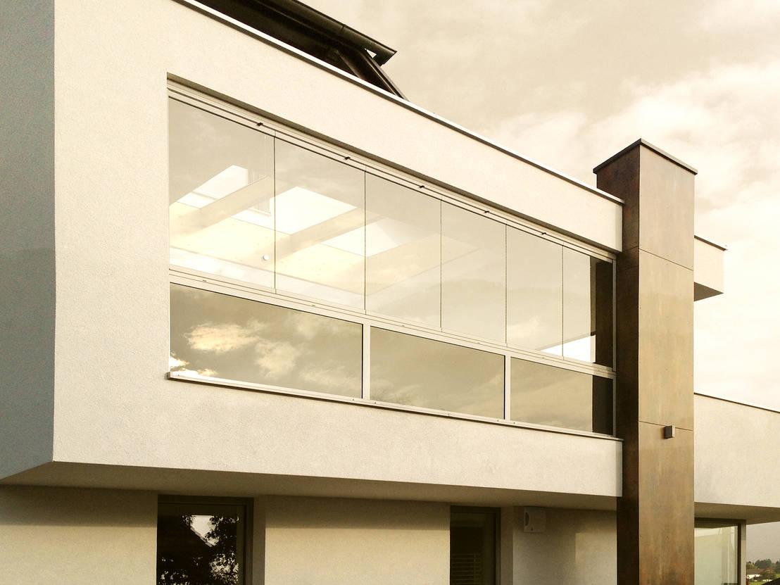 Balkonverglasung bestehend aus Sunflex Faltelementen für eine komplette