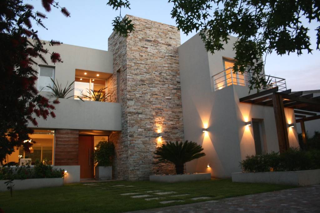 Esta Casa De Dois Andares É Moderna E Tem Fachadas Lindas