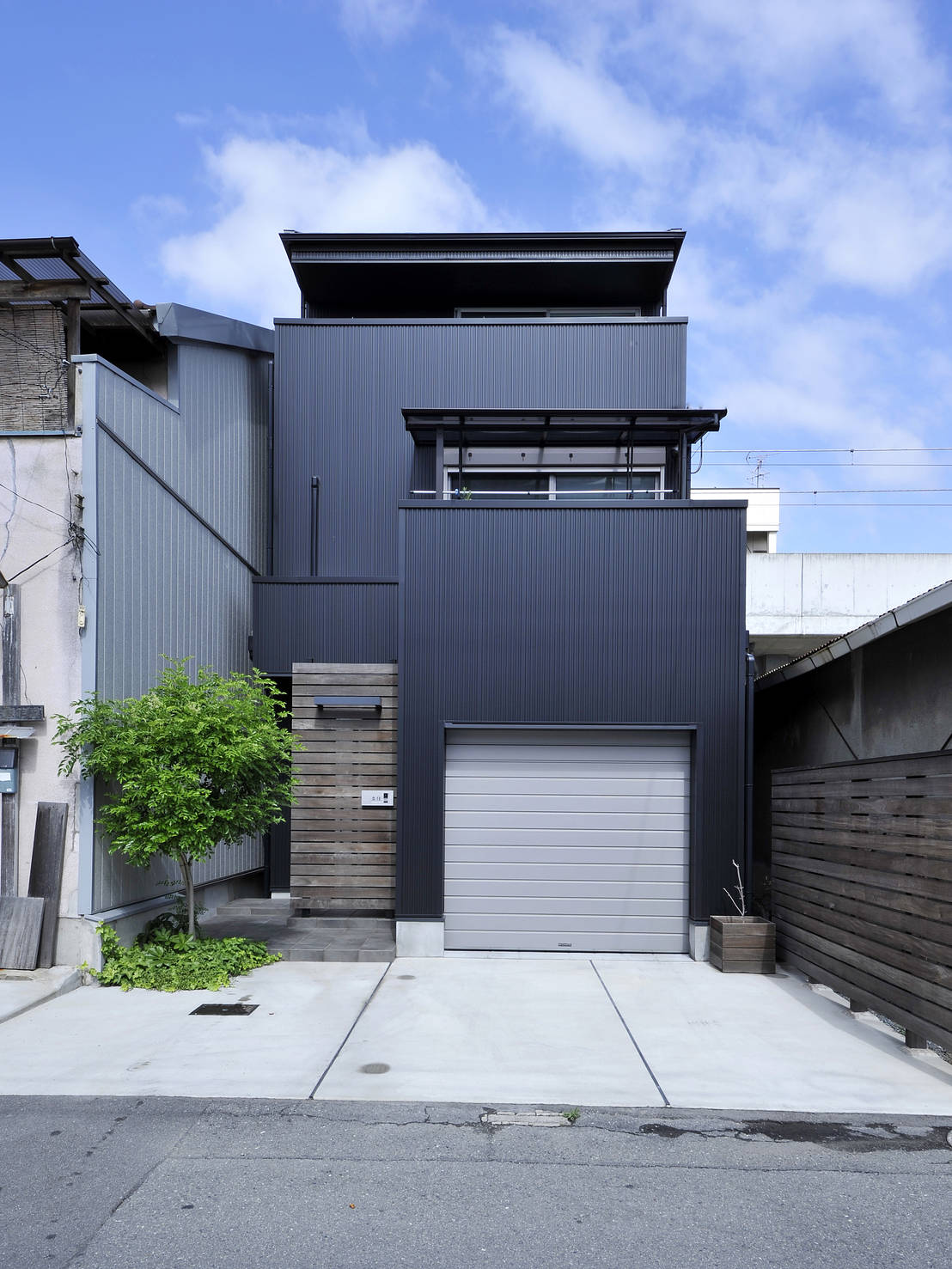 2.5間の間口で実現 東向きボートガレージの家 | homify