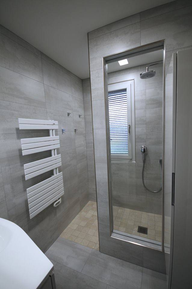 Petite pièce, grande douche italienne ! par RG Intérieur | homify Petite pièce, grande douche italienne ! par RG Intérieur | homify