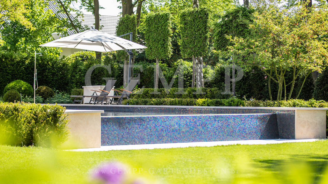 Moderner Stadtgarten Mit Infinity Pool Moderne Gartengestaltung Mit Pool Homify