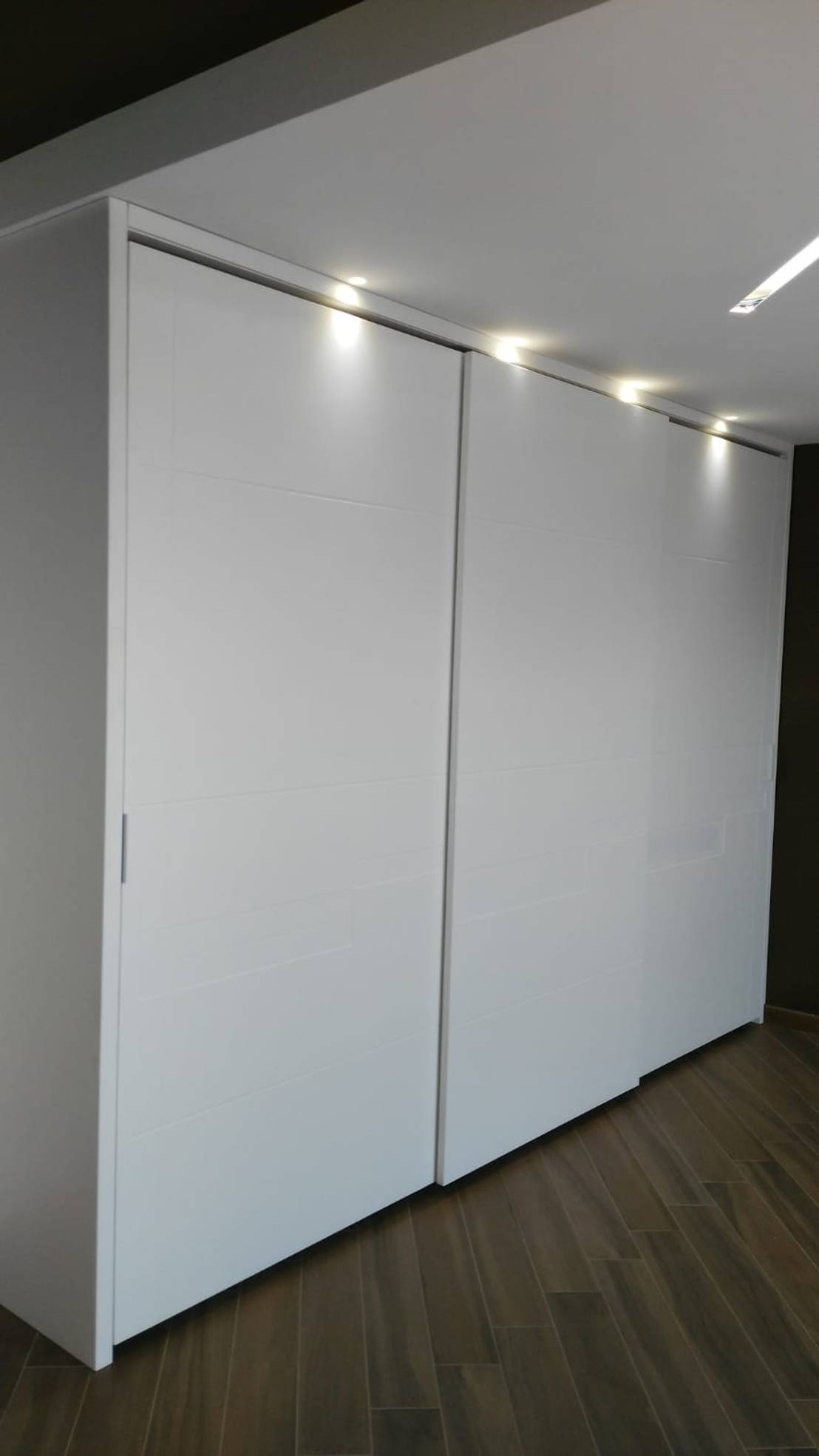 Armadio e cassettiera per camera da letto moderna di ...