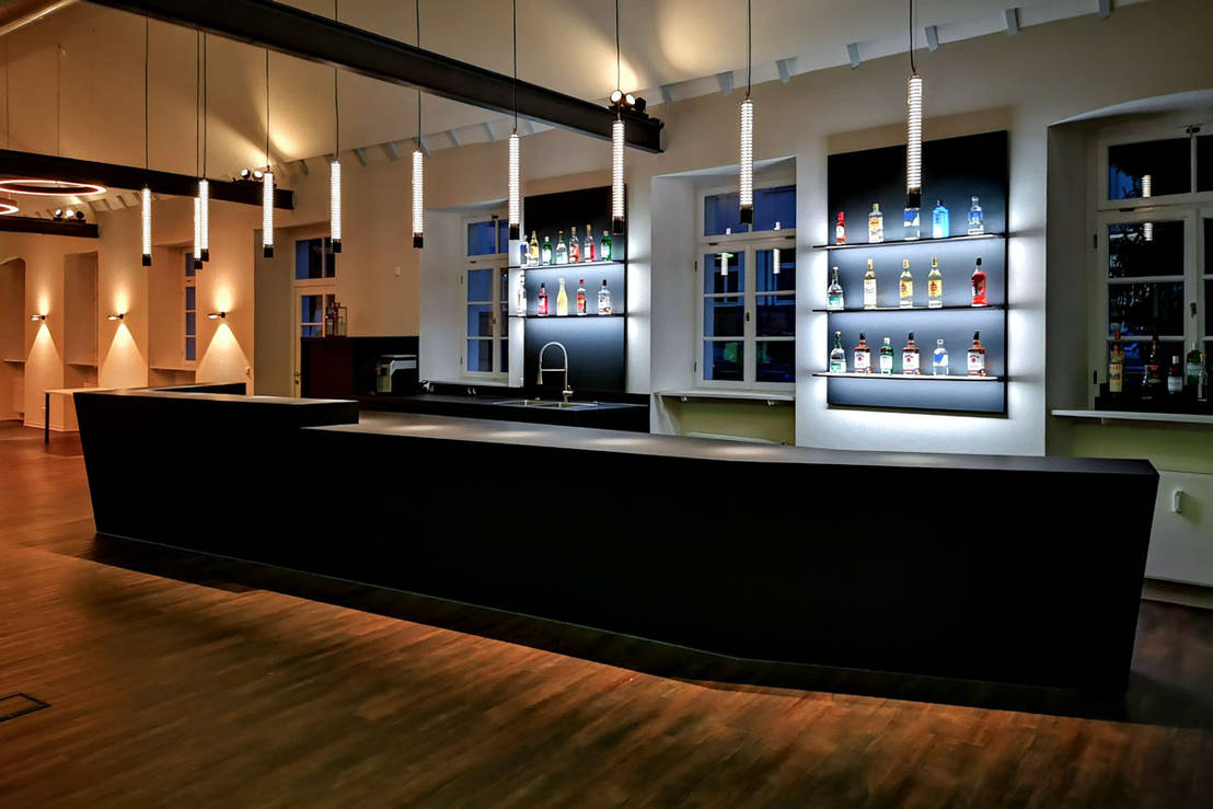 moderne Bartheke aus Holz