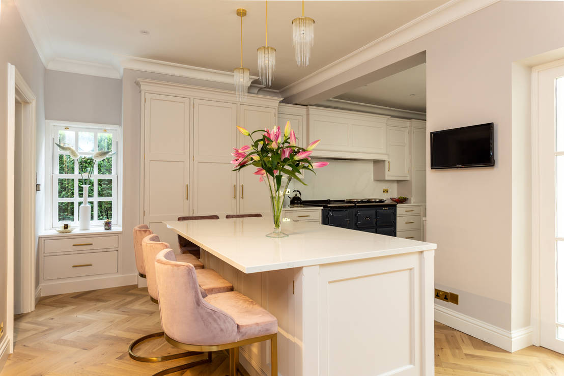Glamorous Kitchen With Gold Handles In Hertford Homify