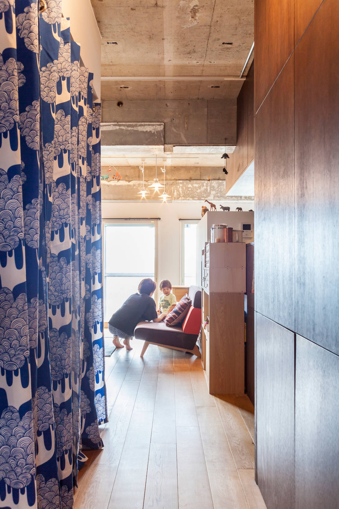 Y邸 写真現像用の暗室と広めの玄関を Homify