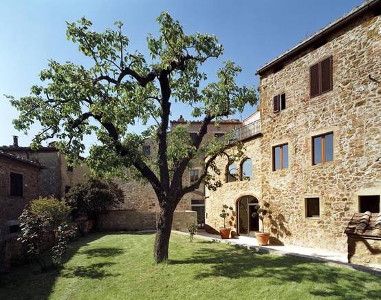 イタリア 石造り の 家
