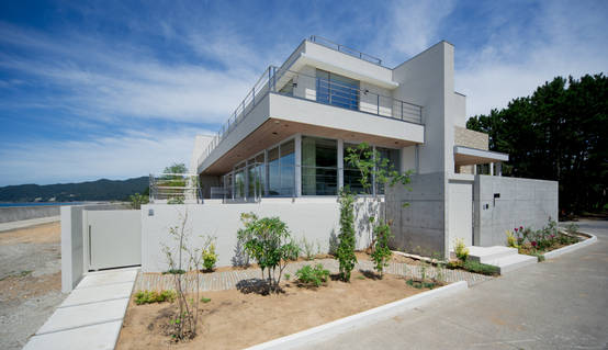 ゆったりと海を望むラグジュアリなリゾート風住宅 Homify ゆったりと海を望むラグジュアリなリゾート風住宅 Homify