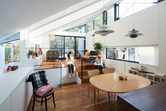 家具の配置で家族みんなが居心地の良く過ごせるリビングを Homify