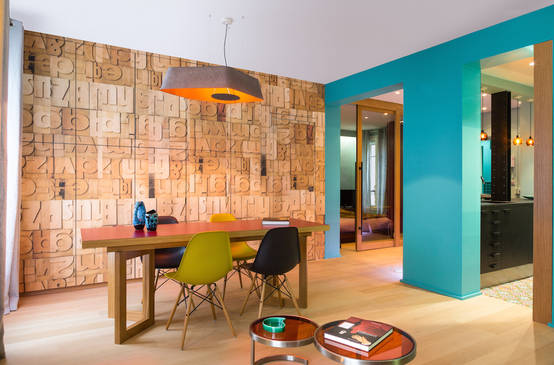 Farbenfrohe Wohnung in Burgund