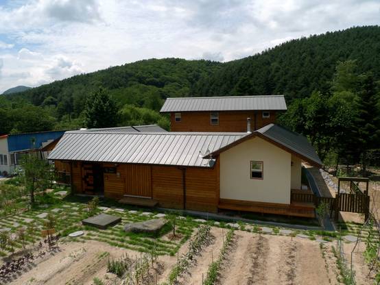 Struktur Rumah  Pedesaan Perpaduan Beton  Kayu  Sederhana 