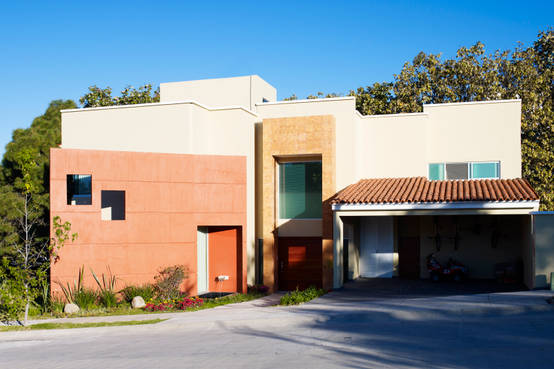 Casa moderna y rústica color terracota y beige... | homify