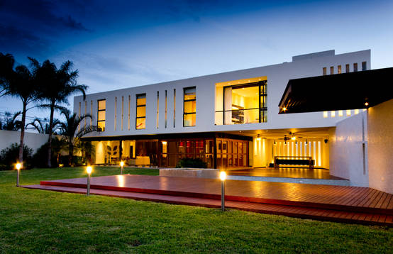 Construcción de una casa moderna e increíble