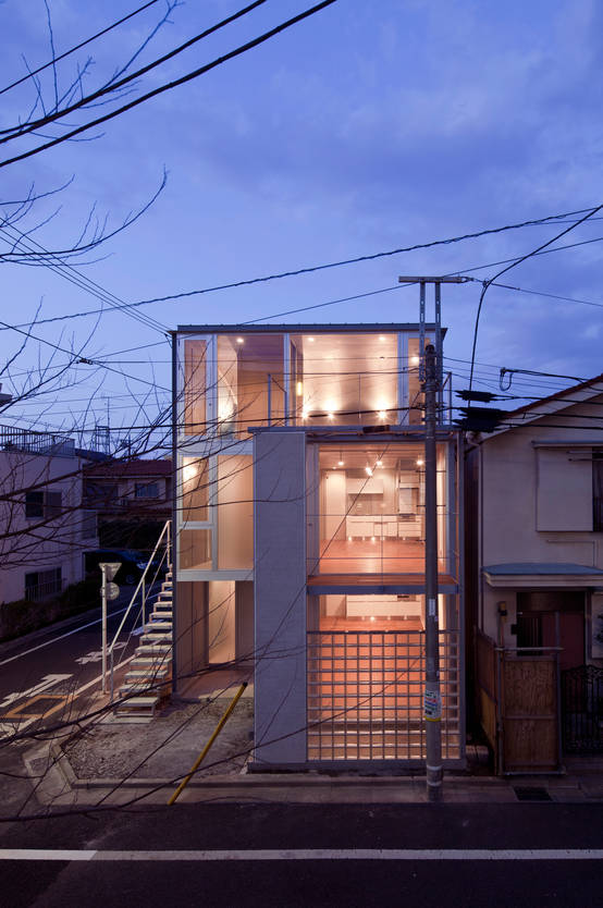 狭小敷地に建つ明るくモダンな都市型2世帯住宅 Homify