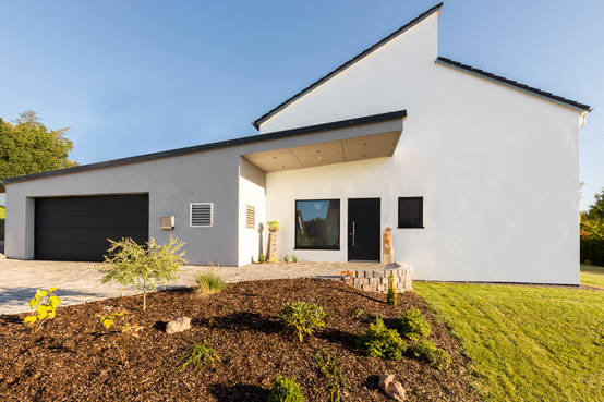 Haus mit Highlight: versetztes Dach | homify