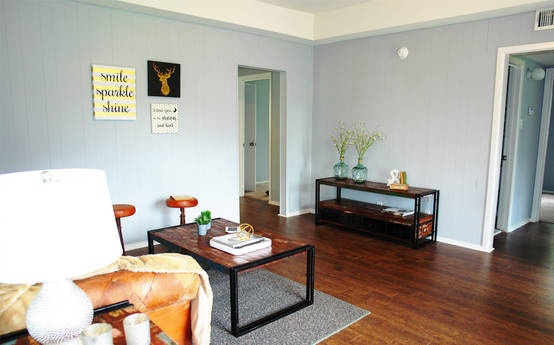 Salas: ¡15 ideas y ventajas de los pisos de madera!