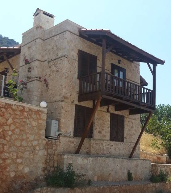 Yazlık arayanlar için Kaş’da 2 katlı muhteşem taş ev homify