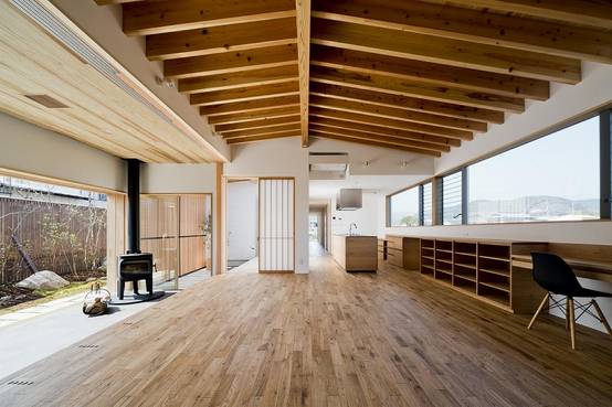 土間と庭のある和モダンな平屋の家 Homify