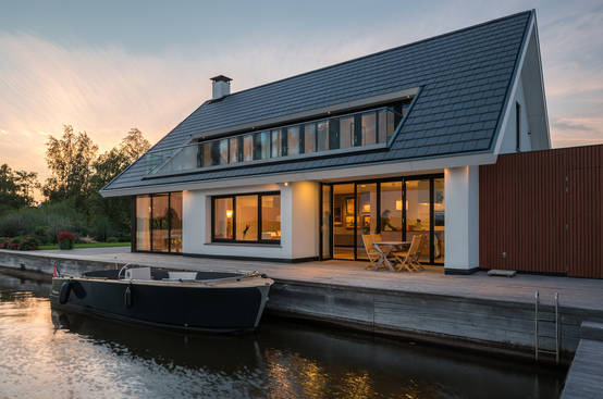 Cooles Zuhause nah am Wasser gebaut
